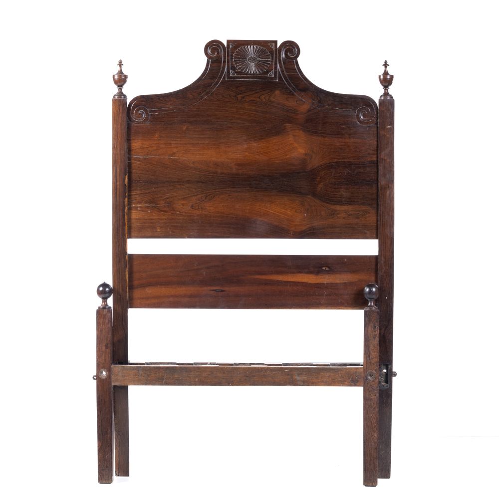 Cama D. Maria em pau-santo - Século XIX