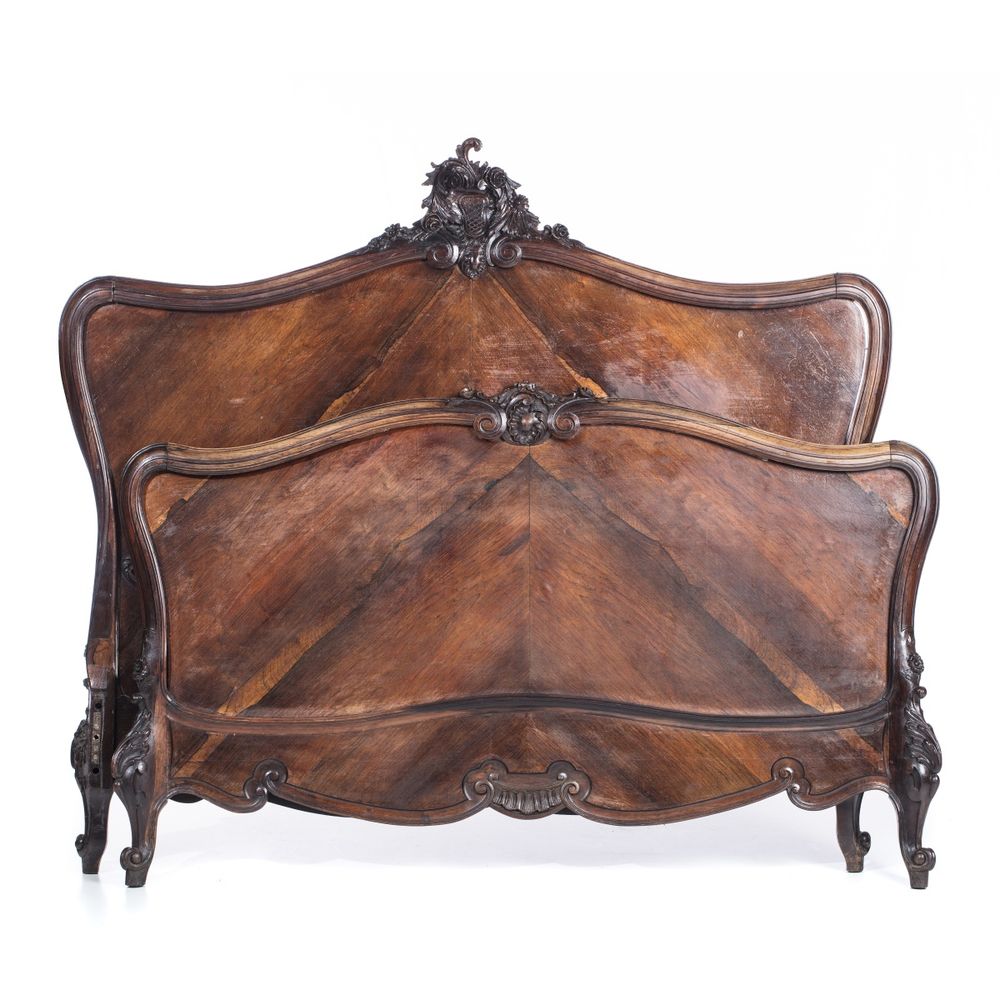 Cama estilo Luís XV em pau-santo - Século XIX