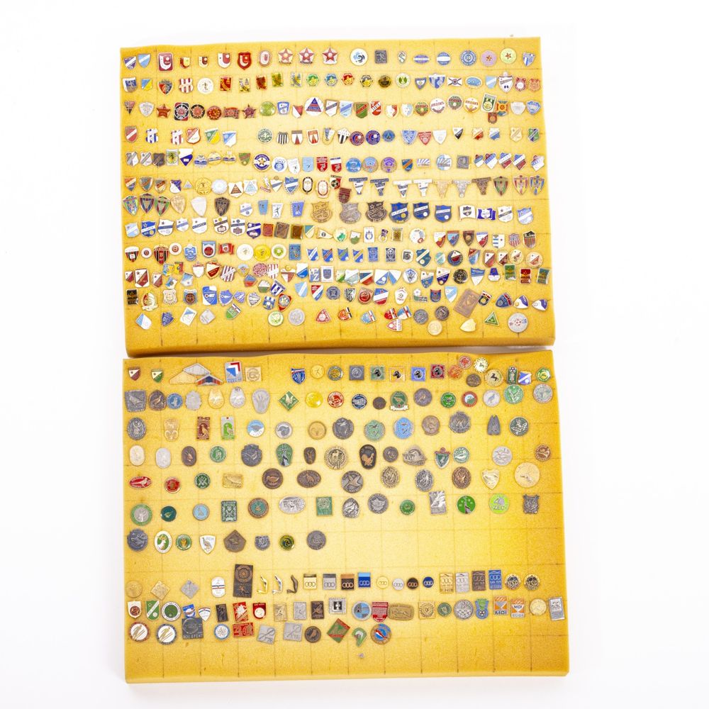 Colecionismo desportivo - Colecção de pins emblemas e crachás - 400