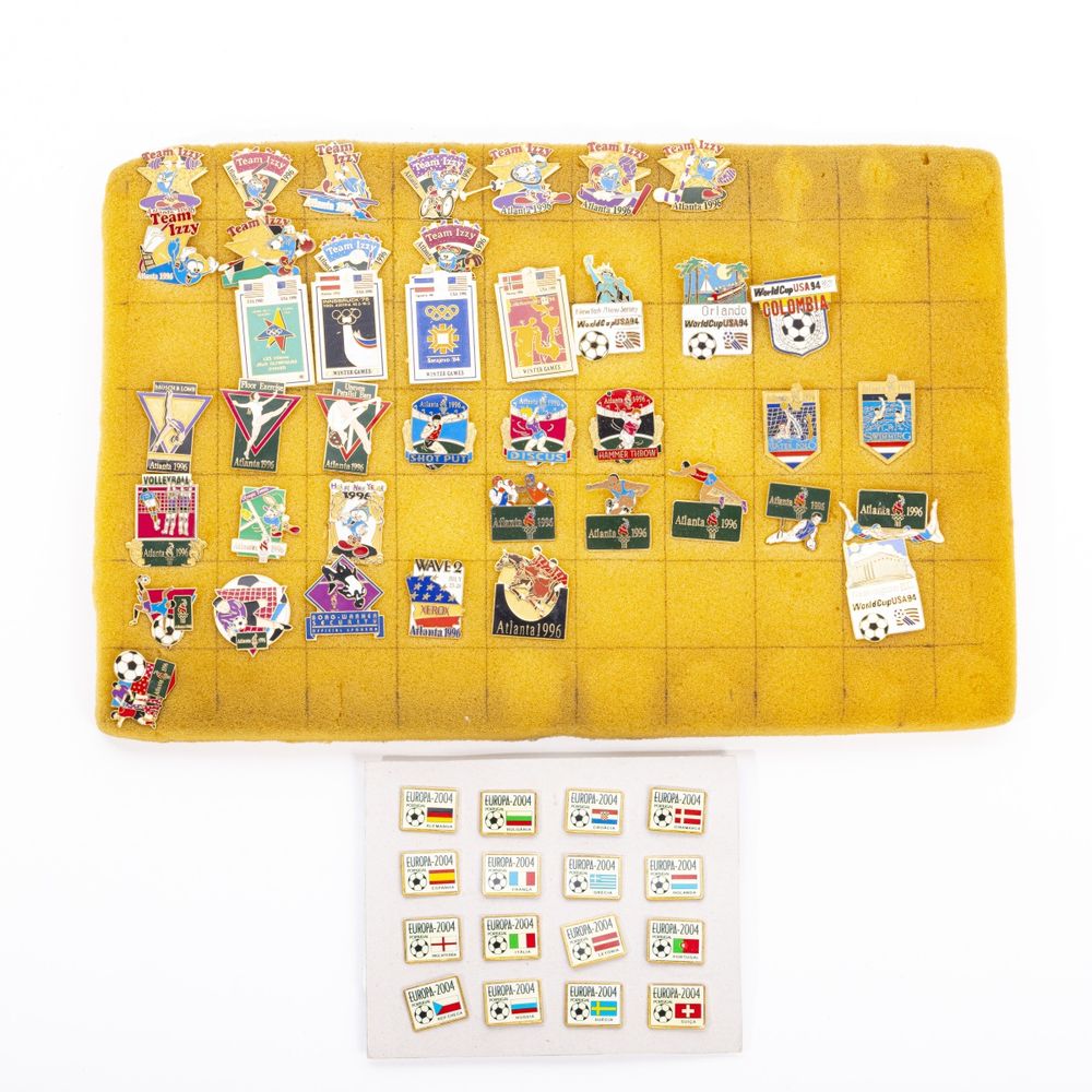 Colecionismo desportivo - Colecção de pins emblemas e crachás - 55