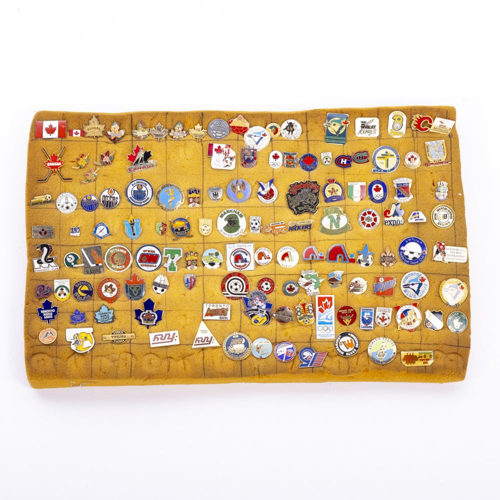 Colecionismo desportivo - Colecção de pins emblemas e crachás - 150
