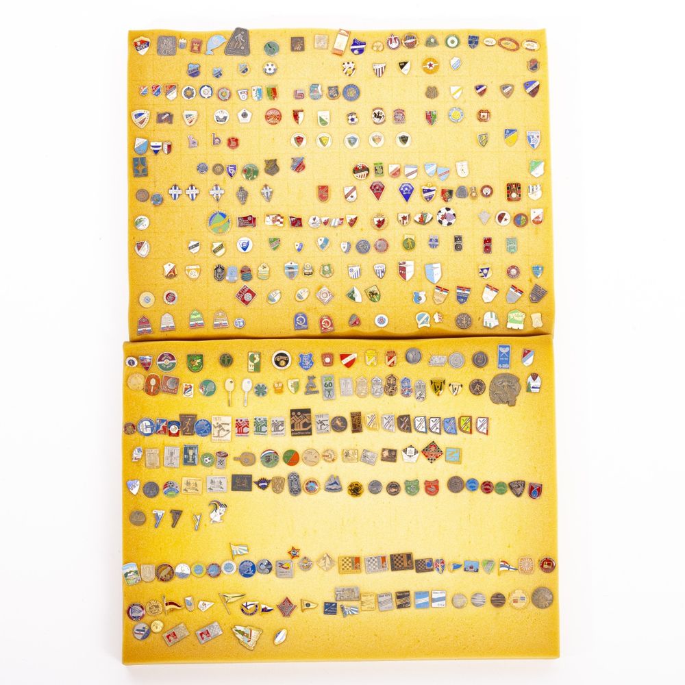 Colecionismo desportivo - Colecção de pins emblemas e crachás - 380 1