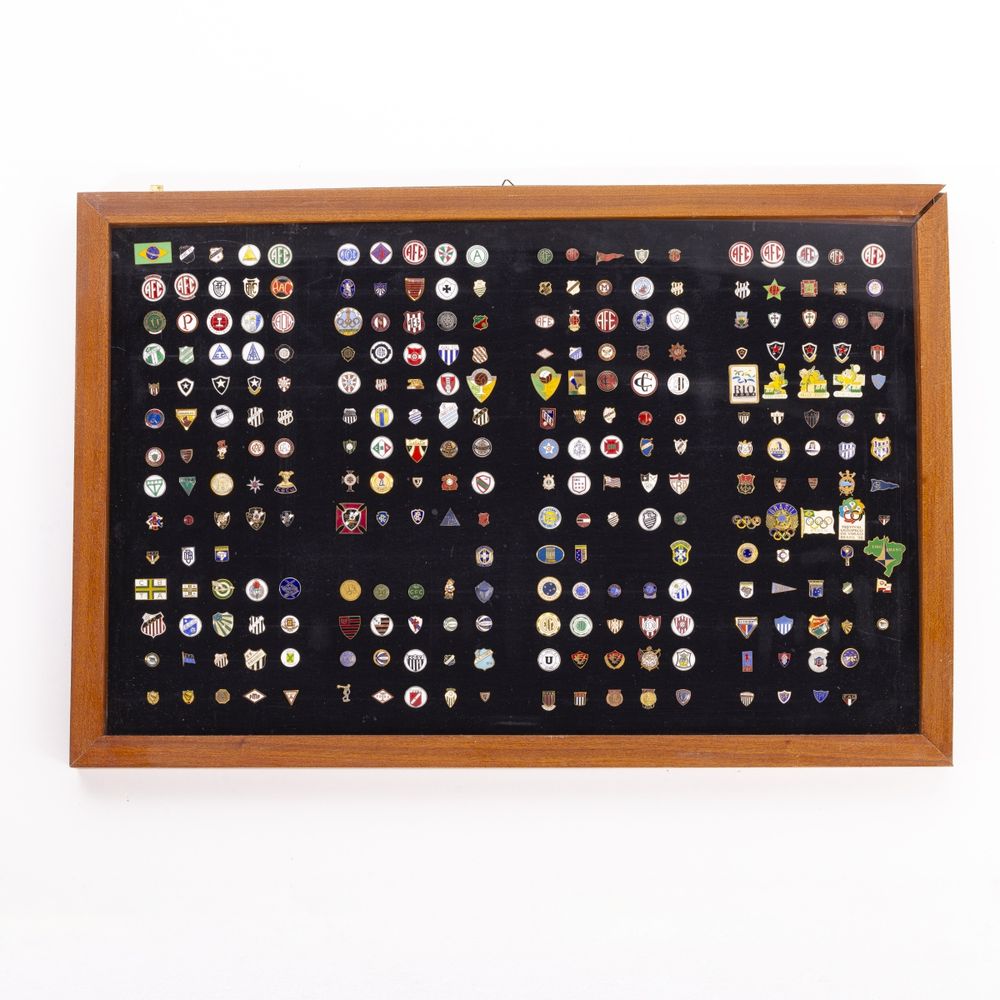 Colecionismo desportivo - Colecção de pins emblemas e crachás - 280