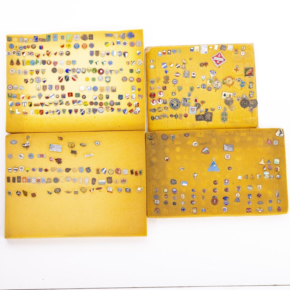 Colecionismo desportivo - Colecção de pins emblemas e crachás - 415