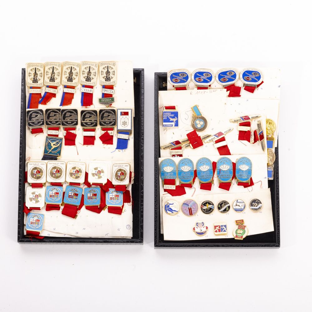 Colecionismo desportivo - Colecção de pins emblemas e crachás - 125