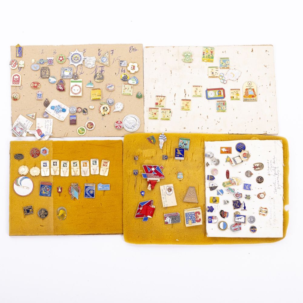 Colecionismo desportivo - Colecção de pins emblemas e crachás - 120