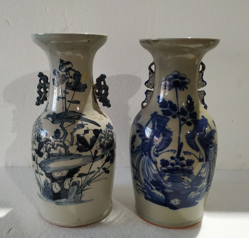 Porcelana oriental - Dois jarrões
