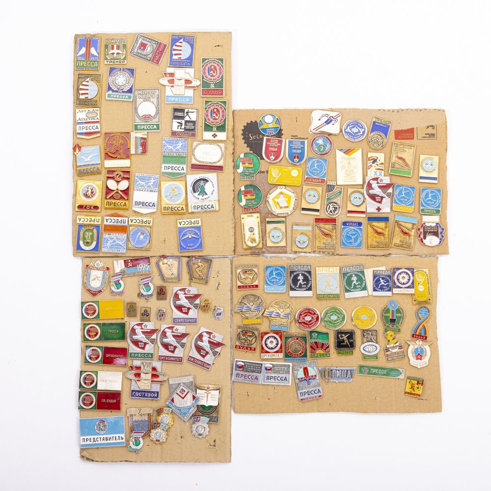 Colecionismo desportivo - Colecção de pins emblemas e crachás - 100