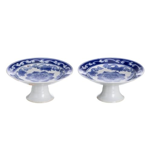 Porcelana oriental - Duas taças de pé alto