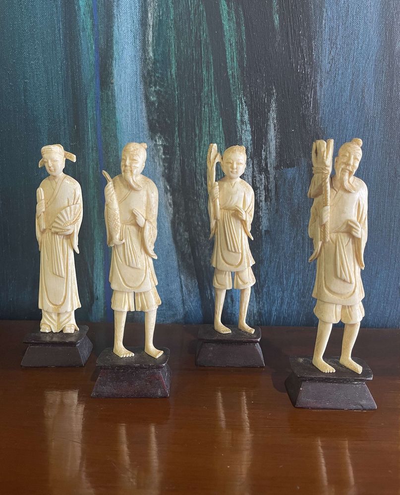Escultura oriental - Quatro figuras orientais