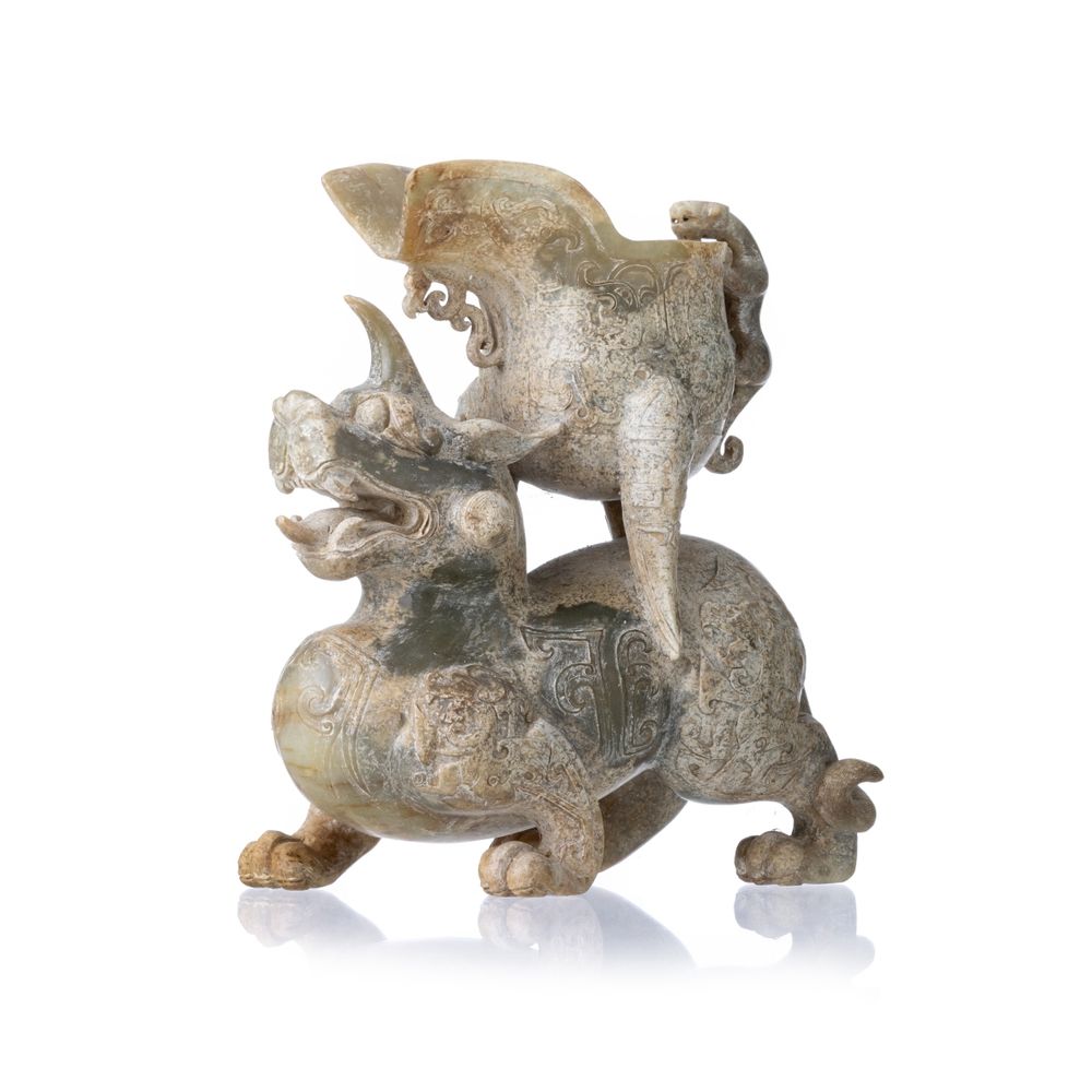 Escultura Oriental - Escultura 'Qilin' com taça