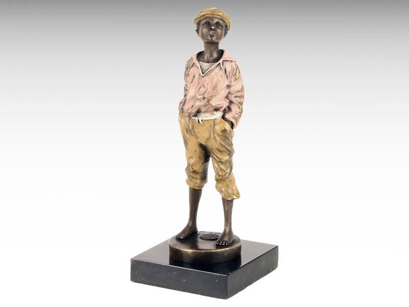 Escultura de bronze - Menino assobiando