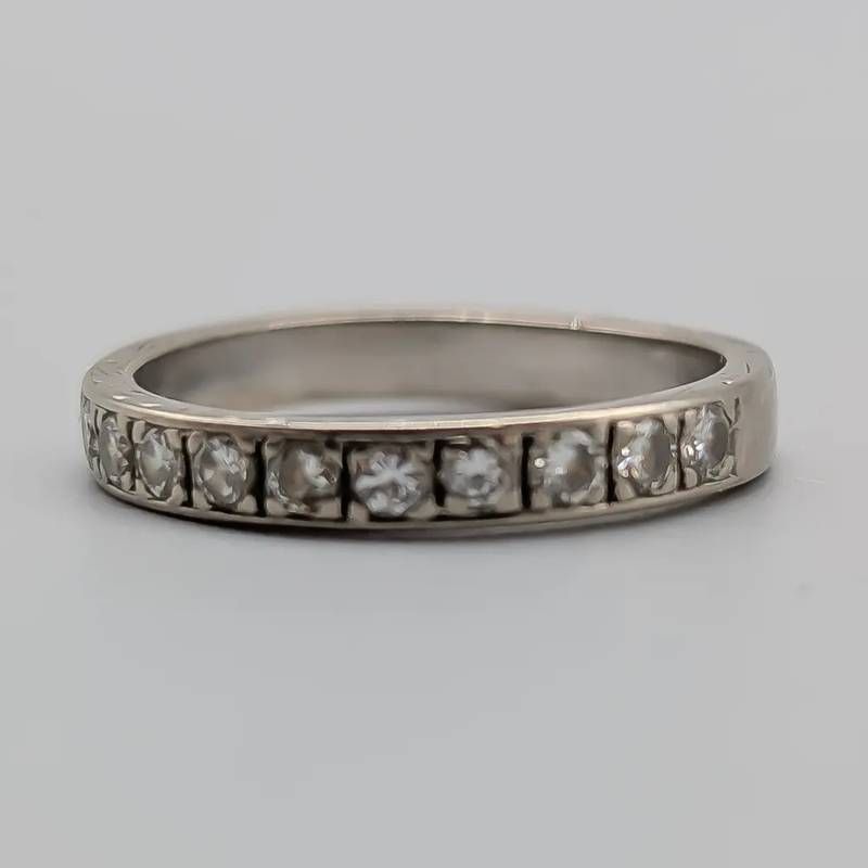 Aliança de casamento em ouro branco 18 quilates com diamante; 3.64 gra