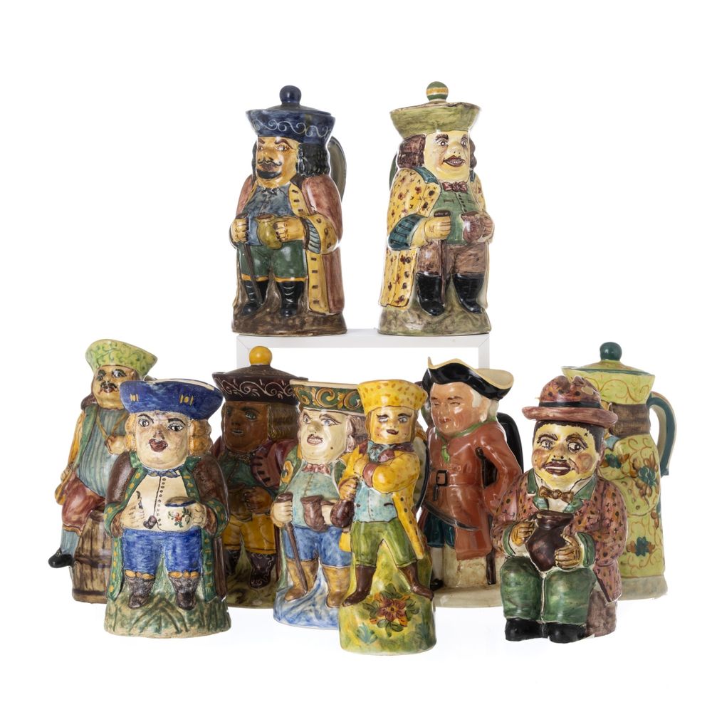Lote de dez Toby jugs em faiança
