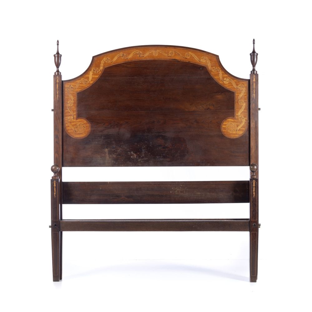 Moveis - Cama D. Maria de casal em pau-santo - Século XIX