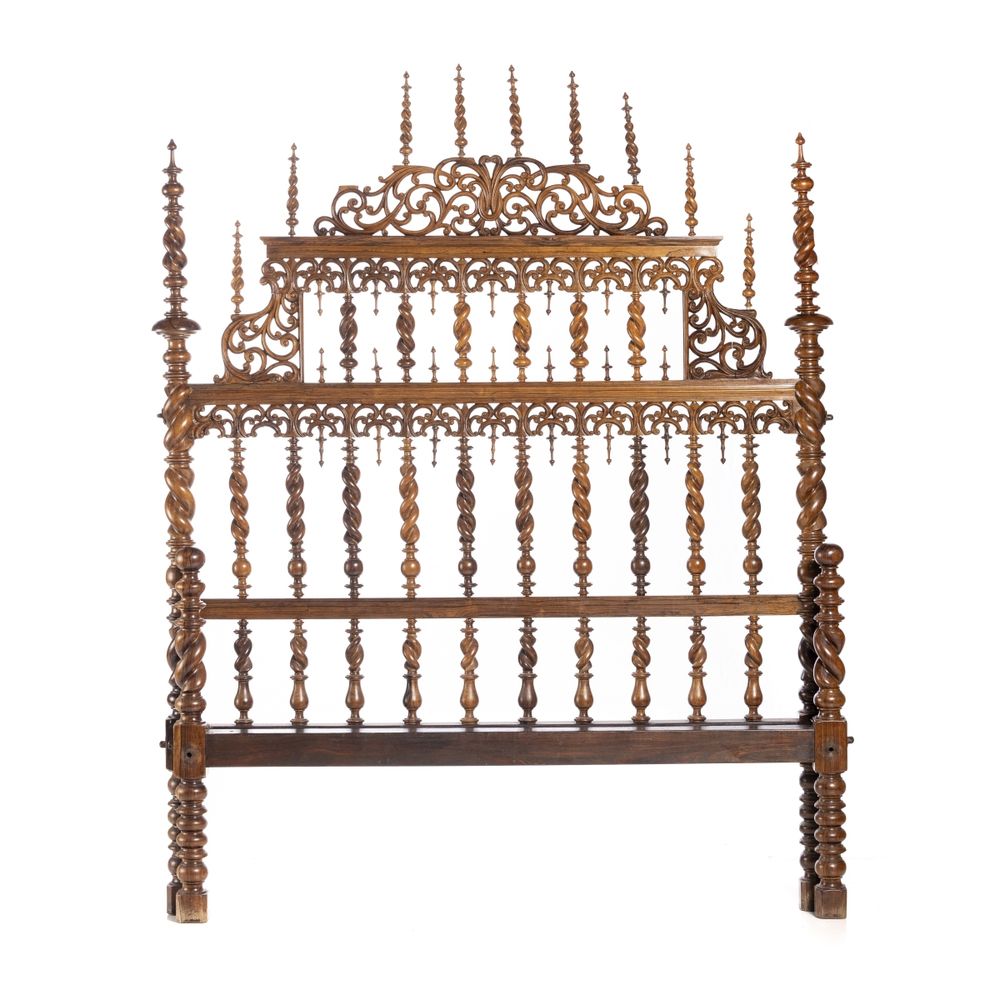 Móveis - Cama de bilros; em pau-santo - Século XVIII