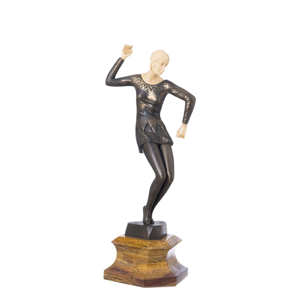 Escultura figura feminina - Art Déco