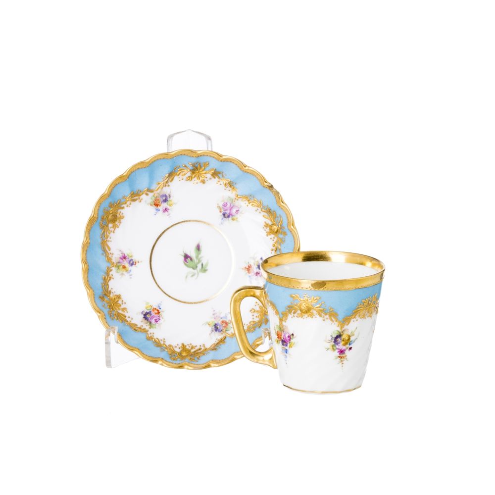 Porcelana europeia - Pequena chávena com pires - Meissen